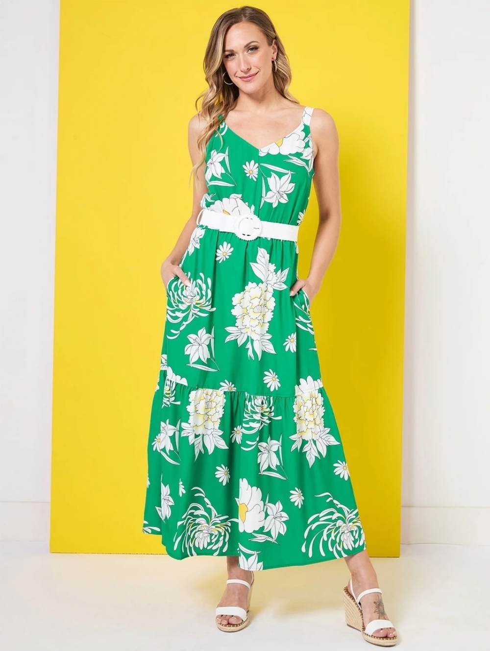Cleo Woven Maxi Dress with Belt in Kelly Green